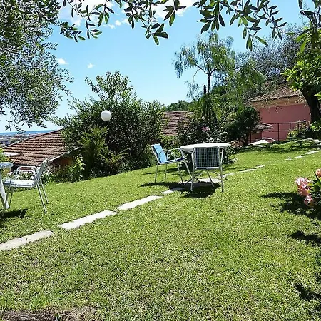 Sleeps 6 Pool Air Con Wifi Chiavari
